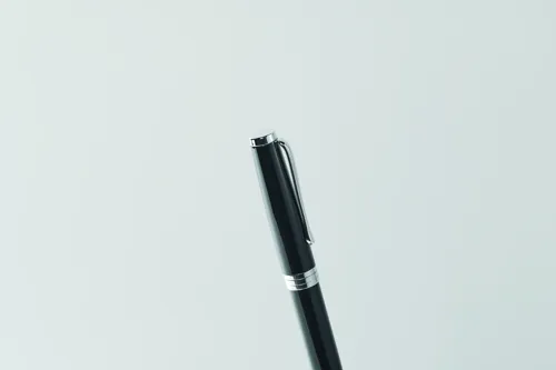 LYON Csavarzáras toll dobozban