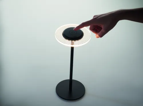 LOUNGE Újratölthető vas asztali lámpa